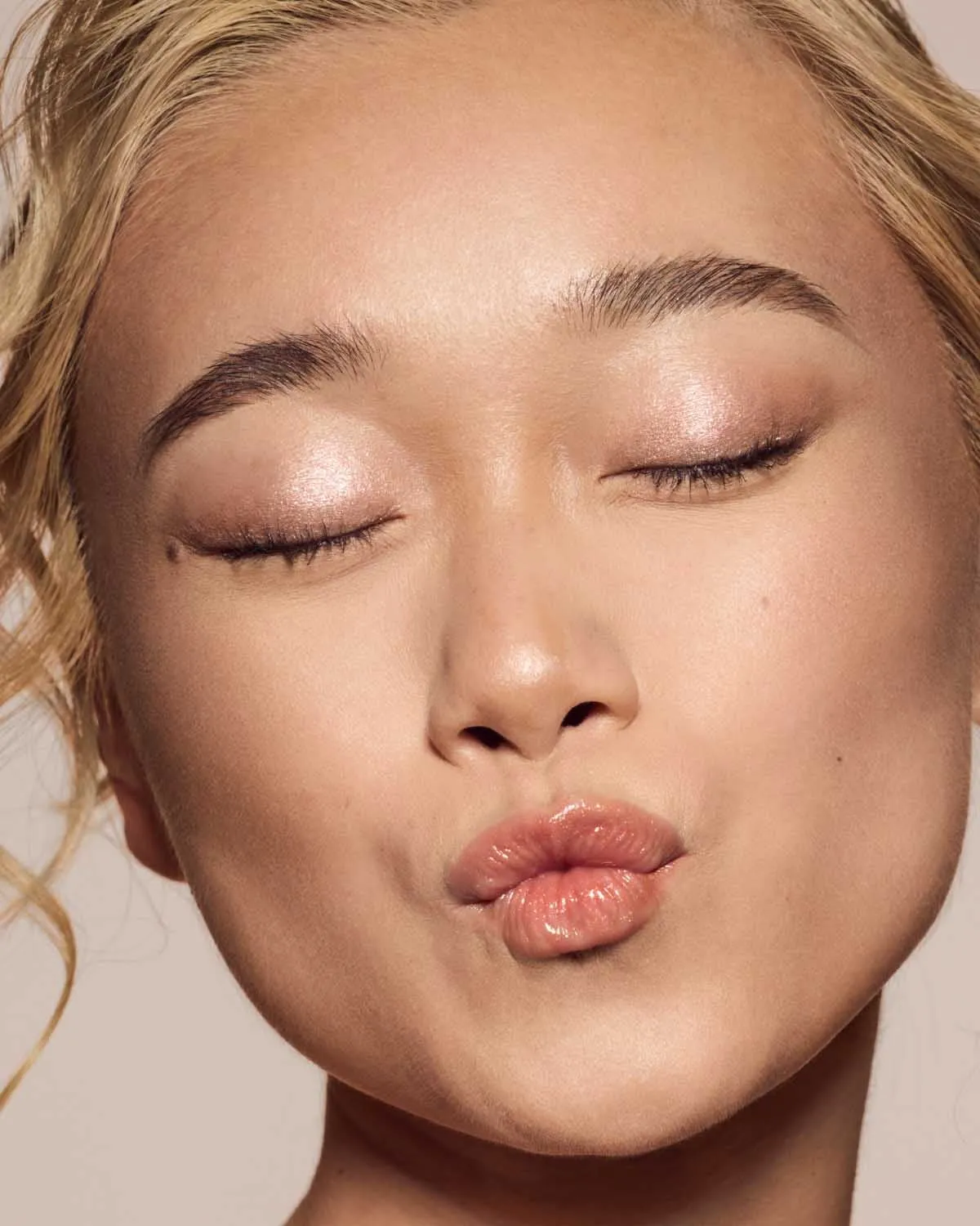 Gloss Bomb Universal Lip Luminizer — Fenty Glow - Image 3