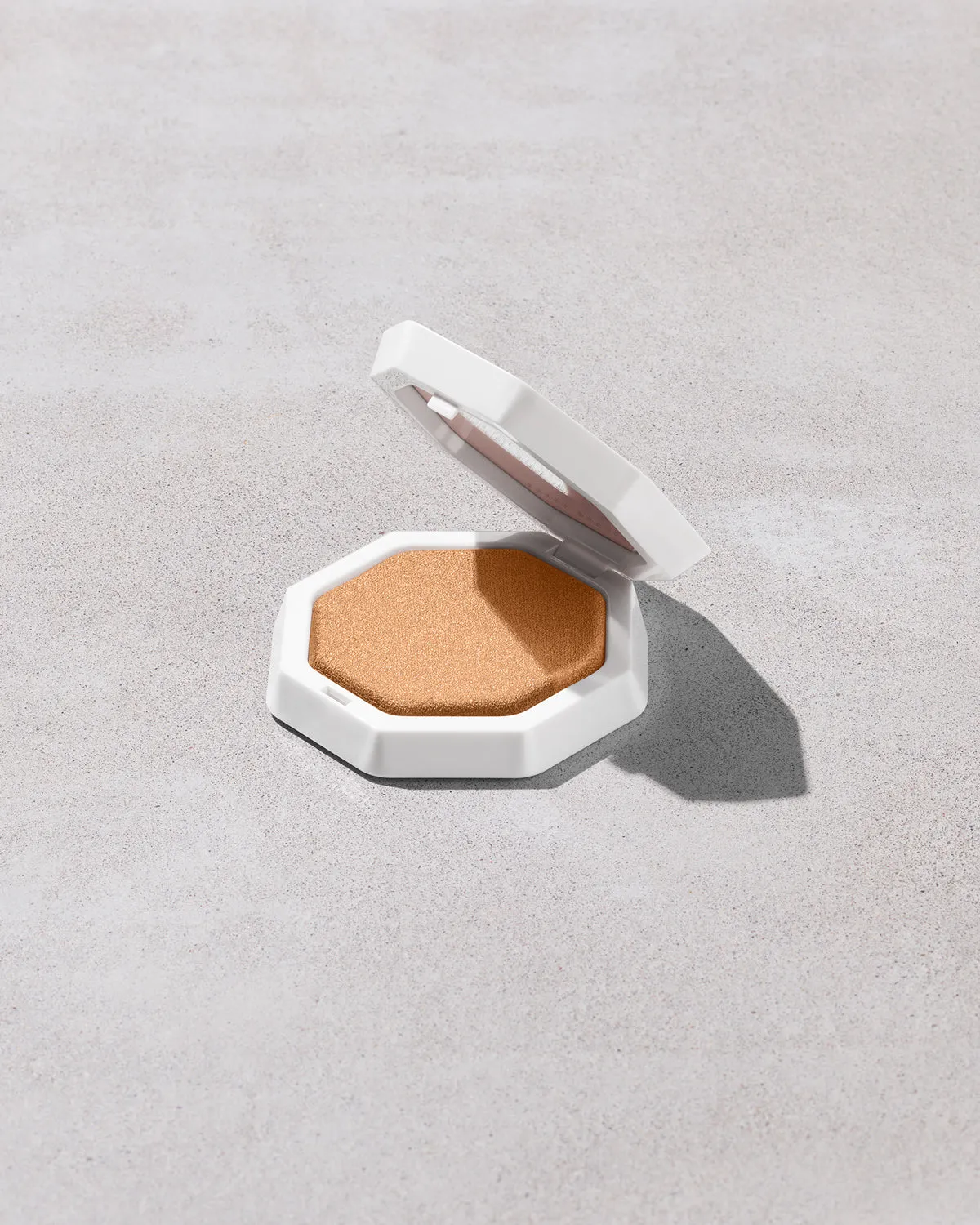 Demi’glow Light-Diffusing Highlighter — Loo$e Change