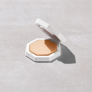Demi’glow Light-Diffusing Highlighter — Prosecco