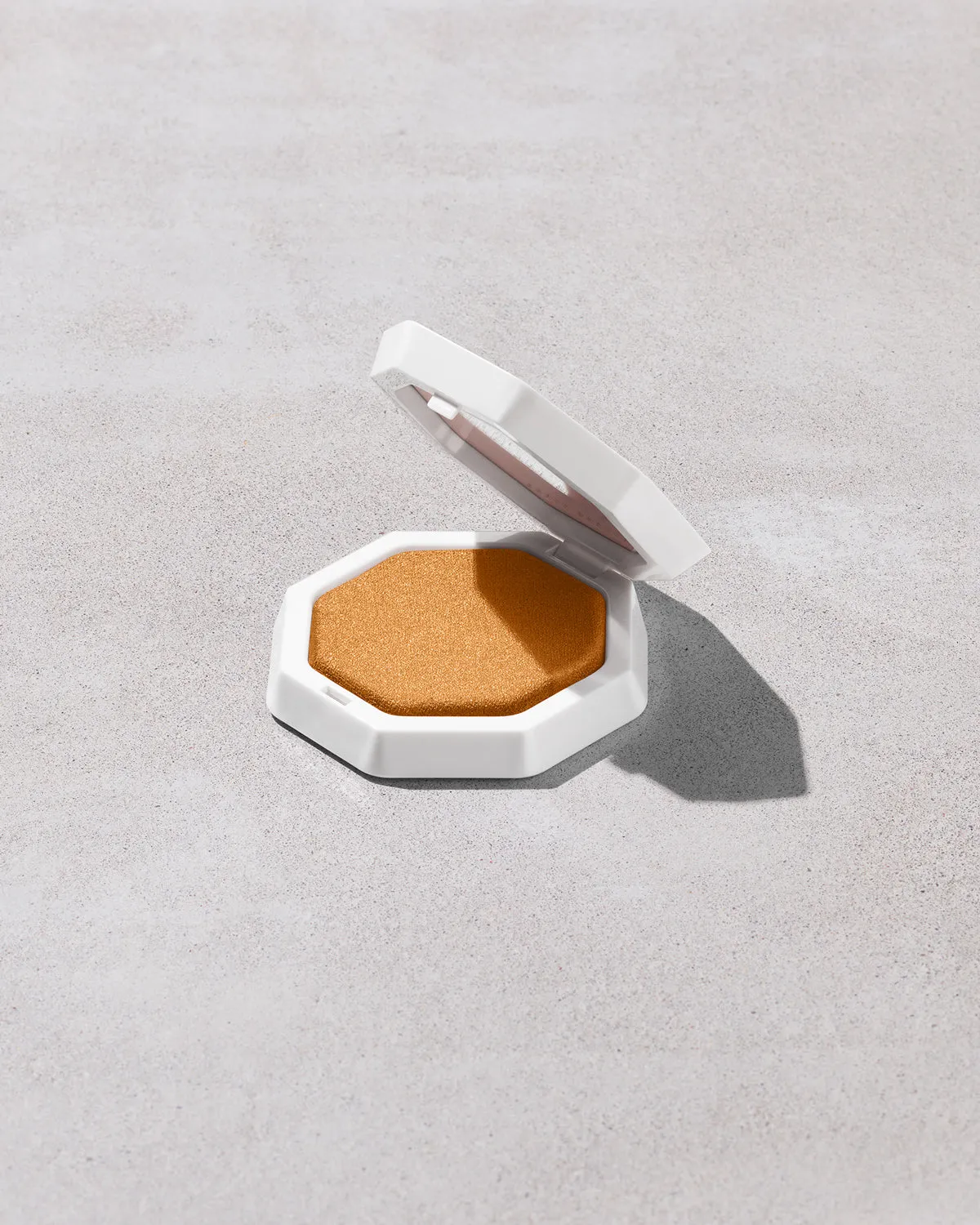 Demi’glow Light-Diffusing Highlighter — Rich Hunnie