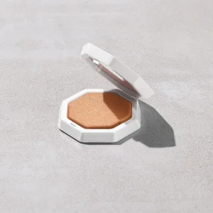 Demi’glow Light-Diffusing Highlighter — Trophies in Truffle