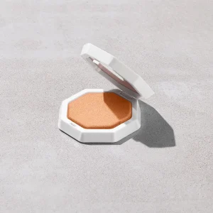 Demi’glow Light-Diffusing Highlighter — Yum Rum